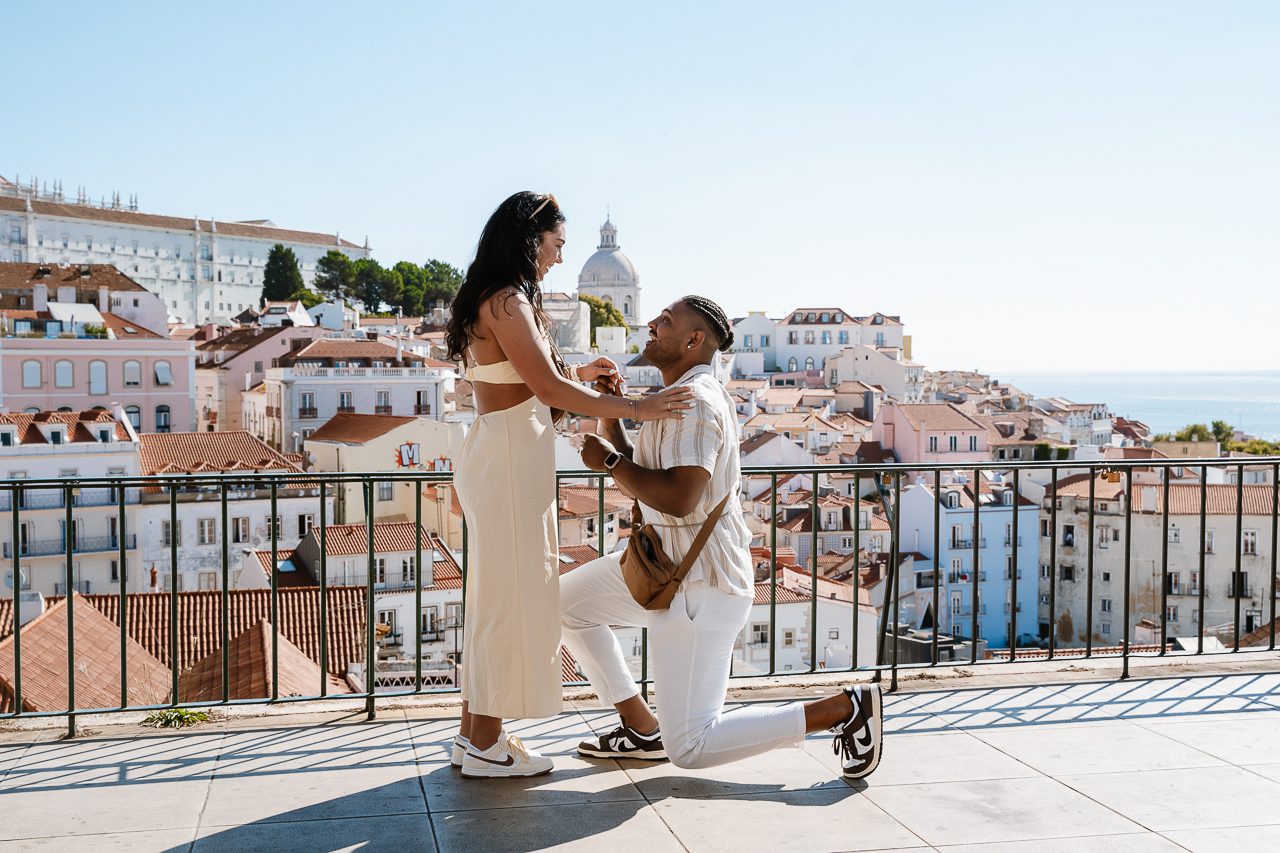 featured photo spot in Lisbon for proposals photo shoots