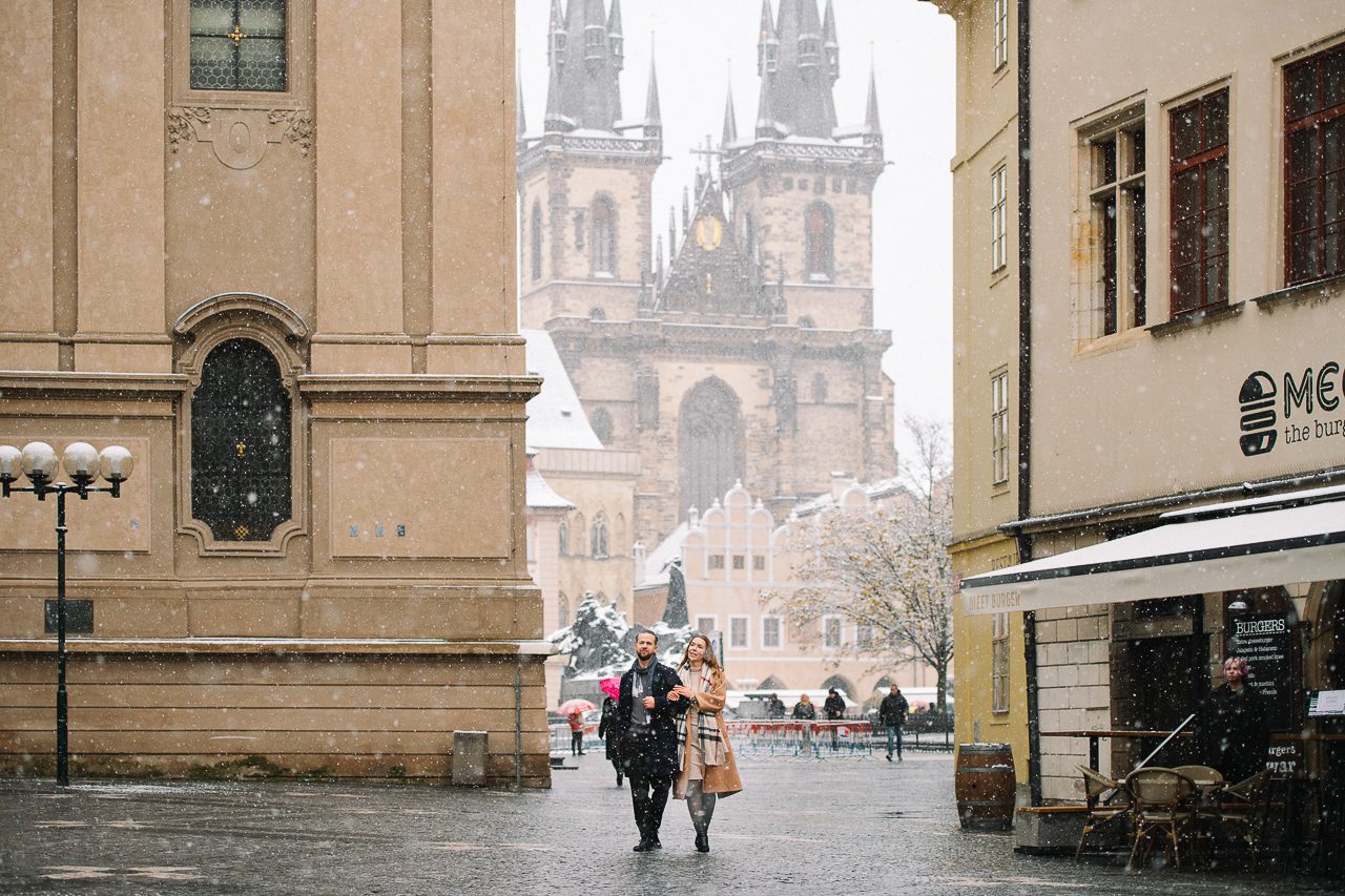 hire a proposal photograhper in Prague