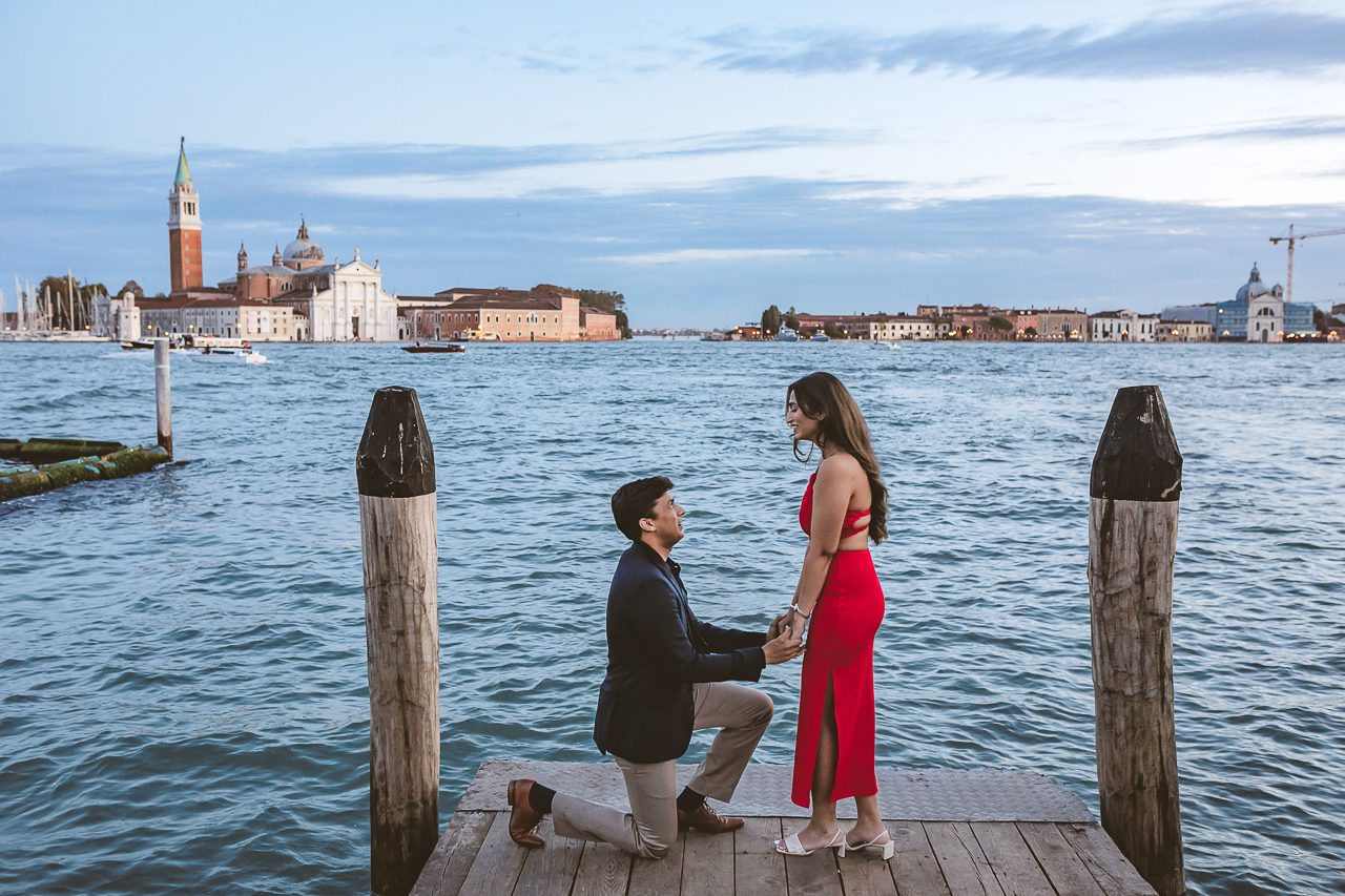 hire a proposal photograhper in Venice