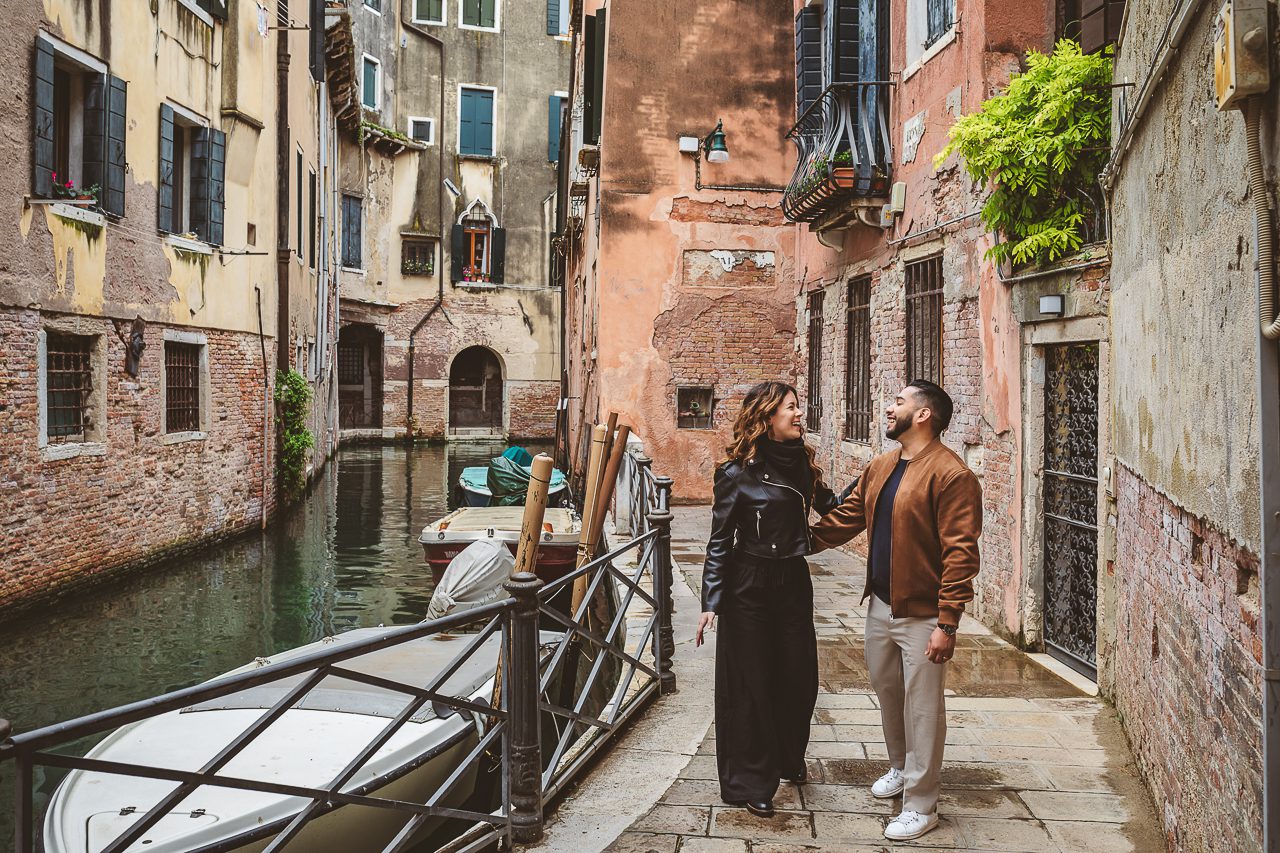 hire a proposal photograhper in Venice