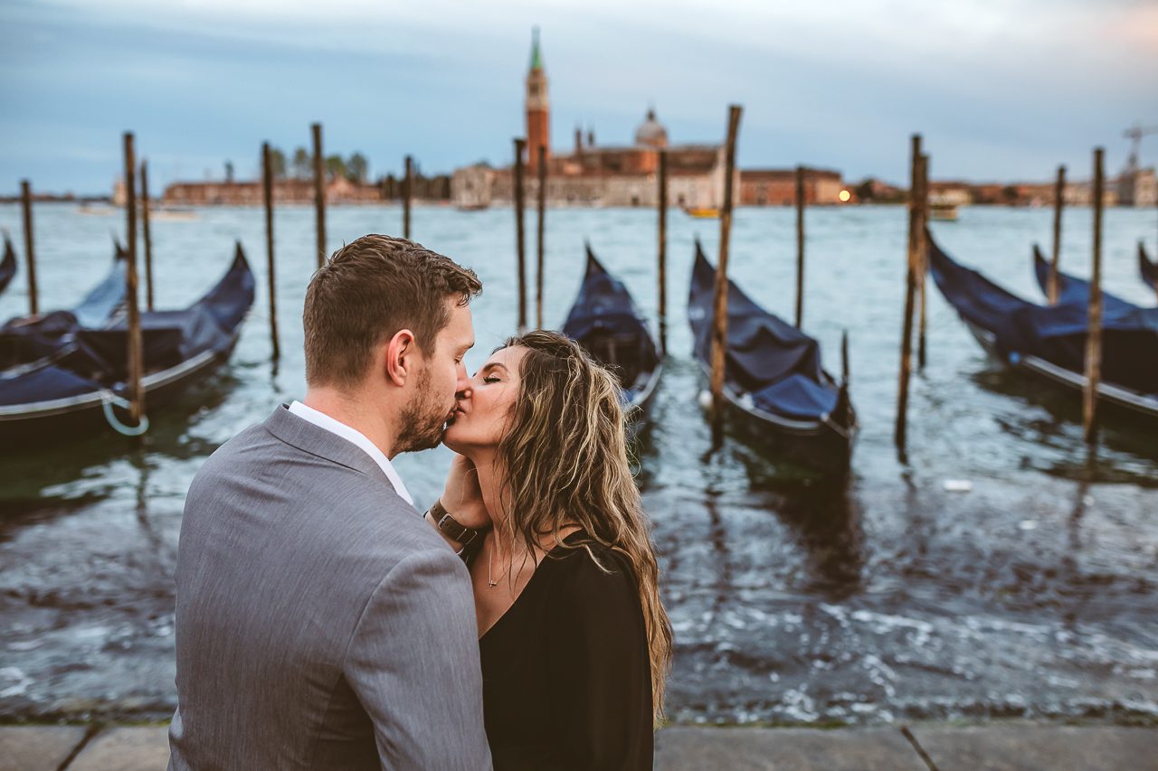 hire a proposal photograhper in Venice