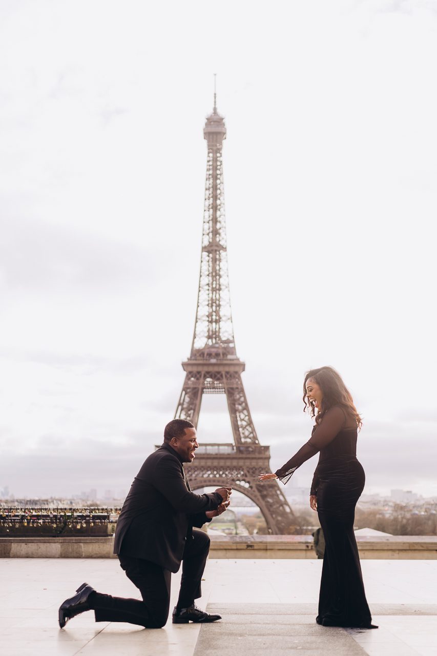 hire a proposal photograhper in Paris